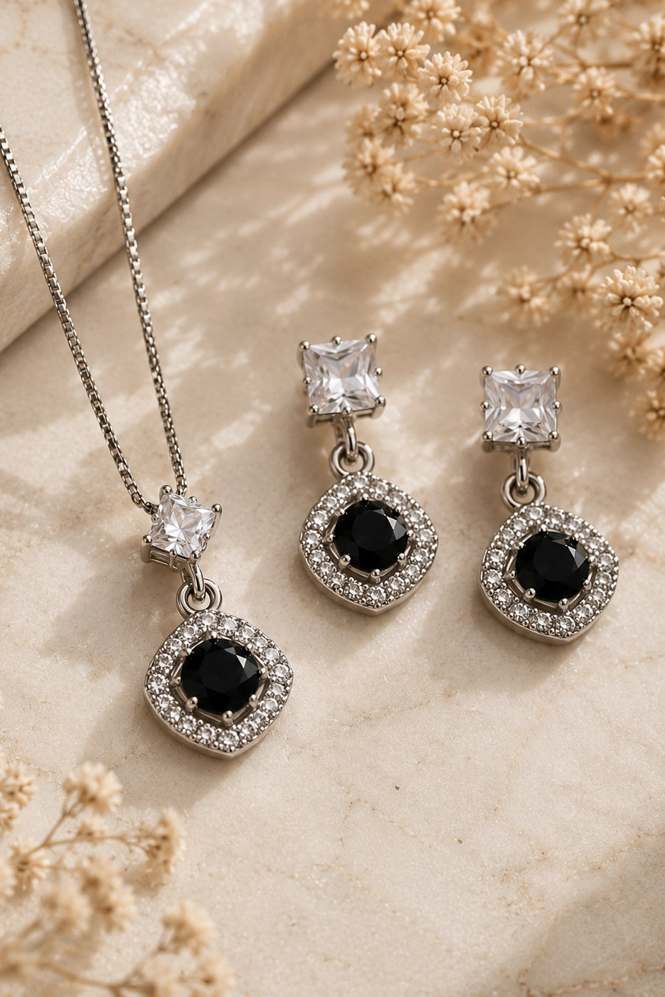 Noir Halo Pendant Set