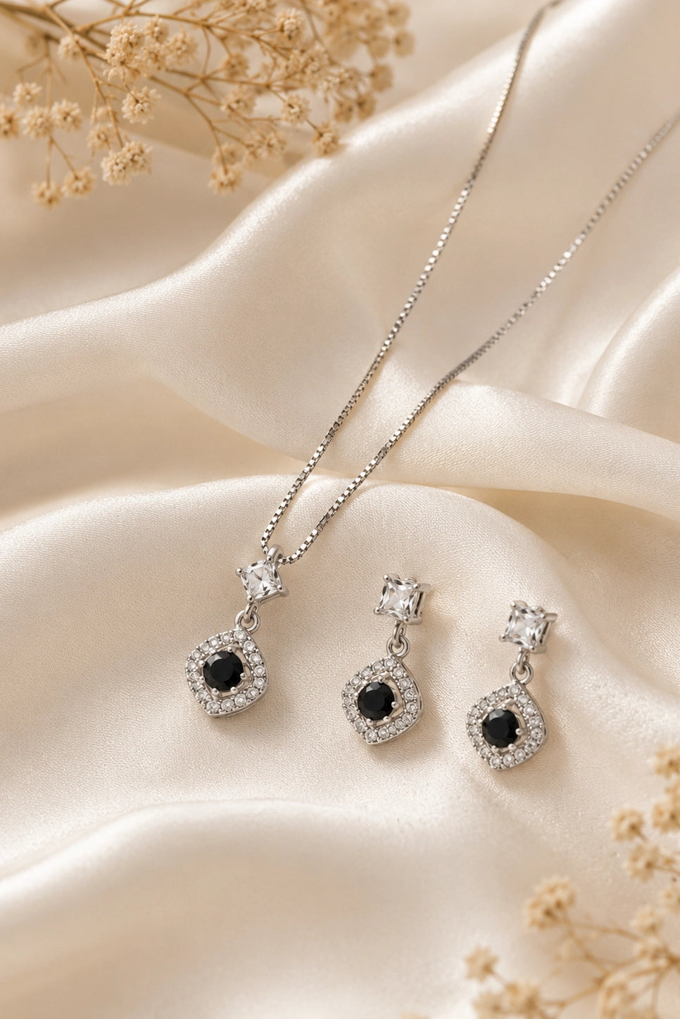Noir Halo Pendant Set