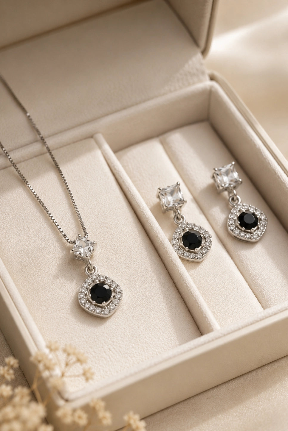 Noir Halo Pendant Set