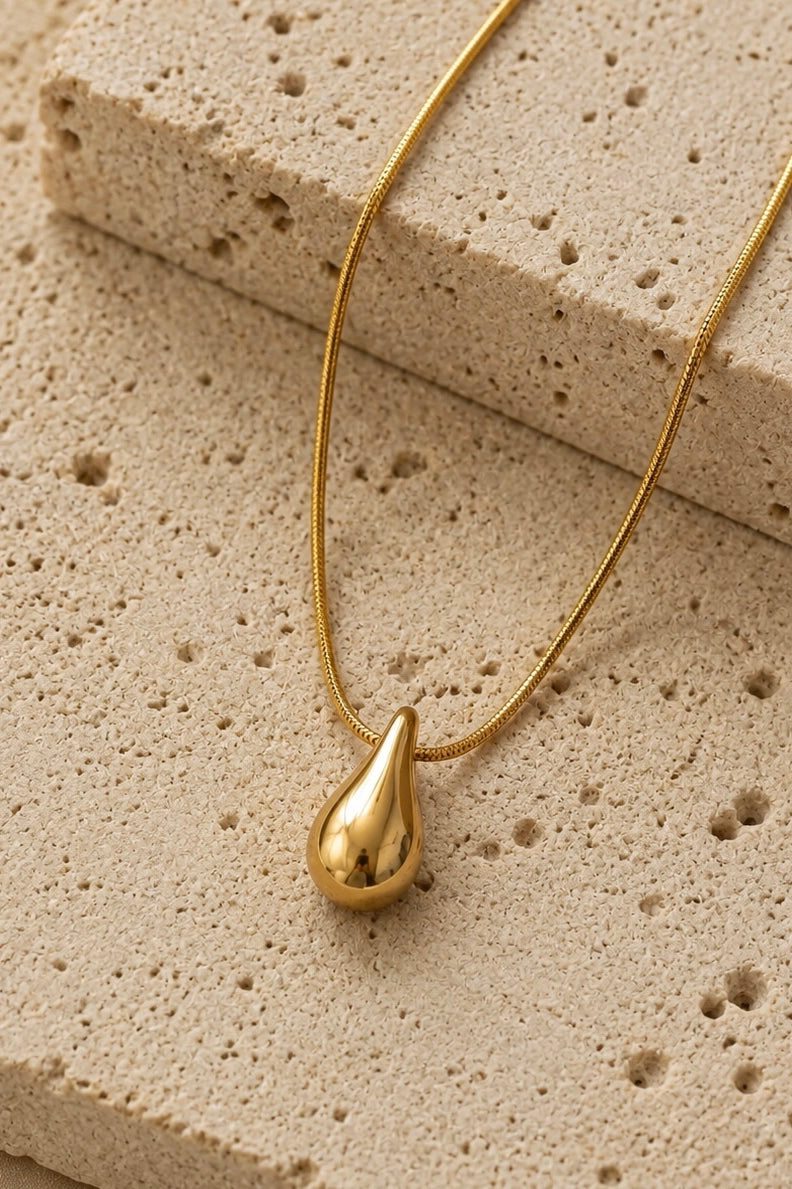 Gold Teardrop Pendant Necklace