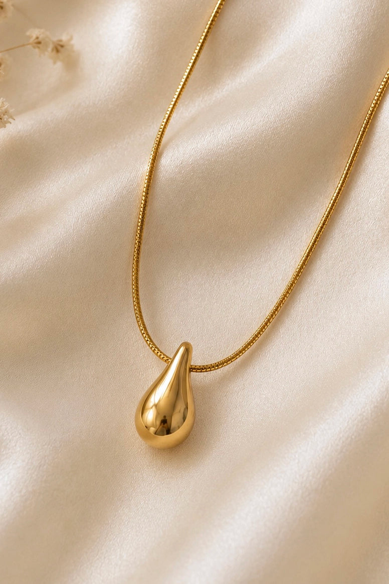 Gold Teardrop Pendant Necklace