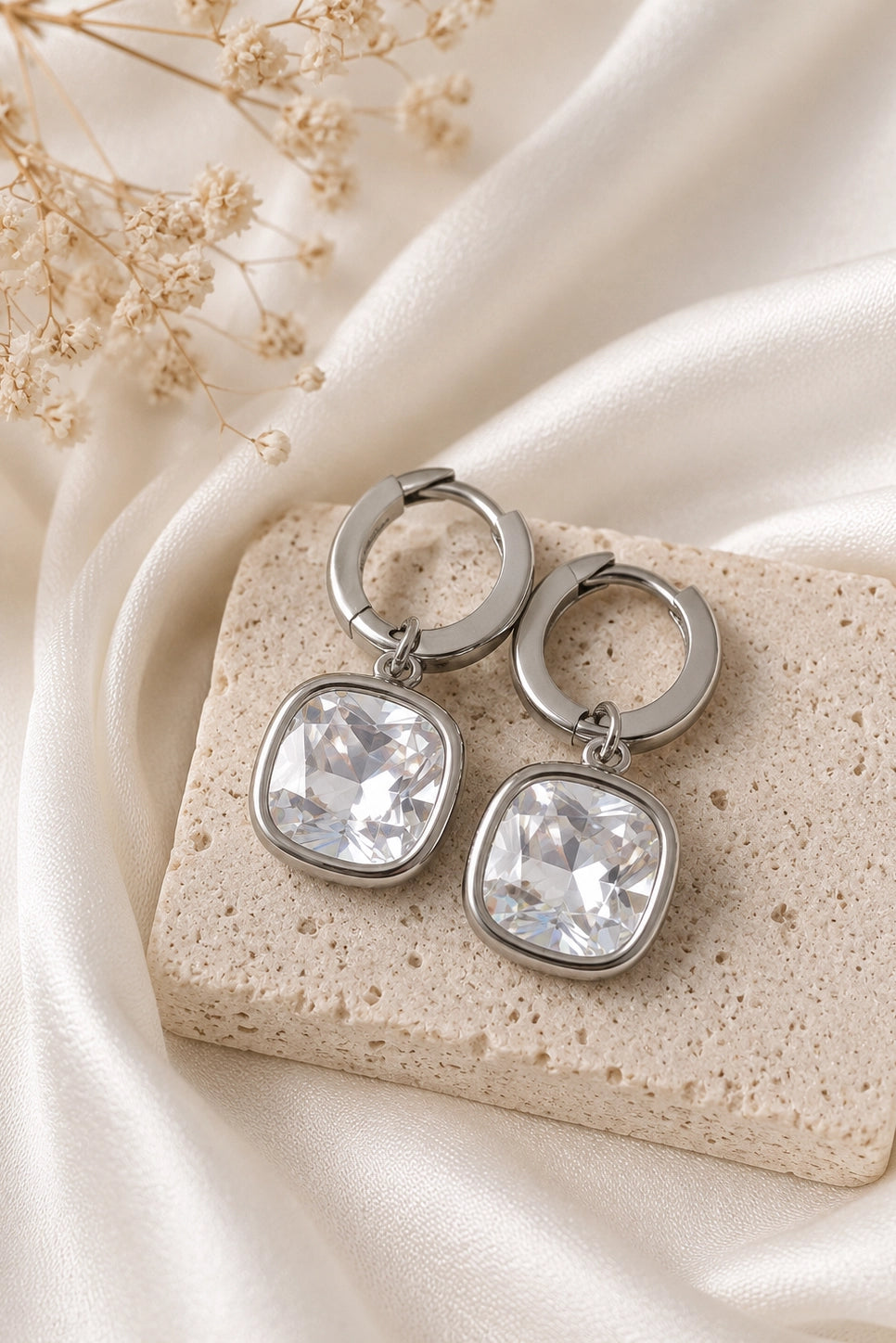 Cushion Solitaire Huggies