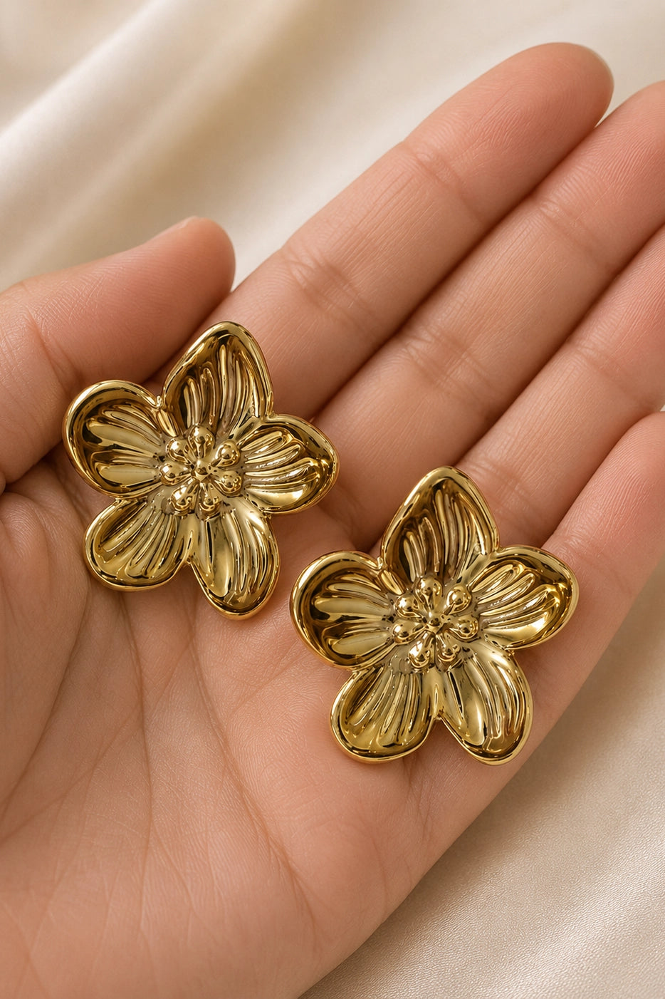 Ribbed Flower Studs