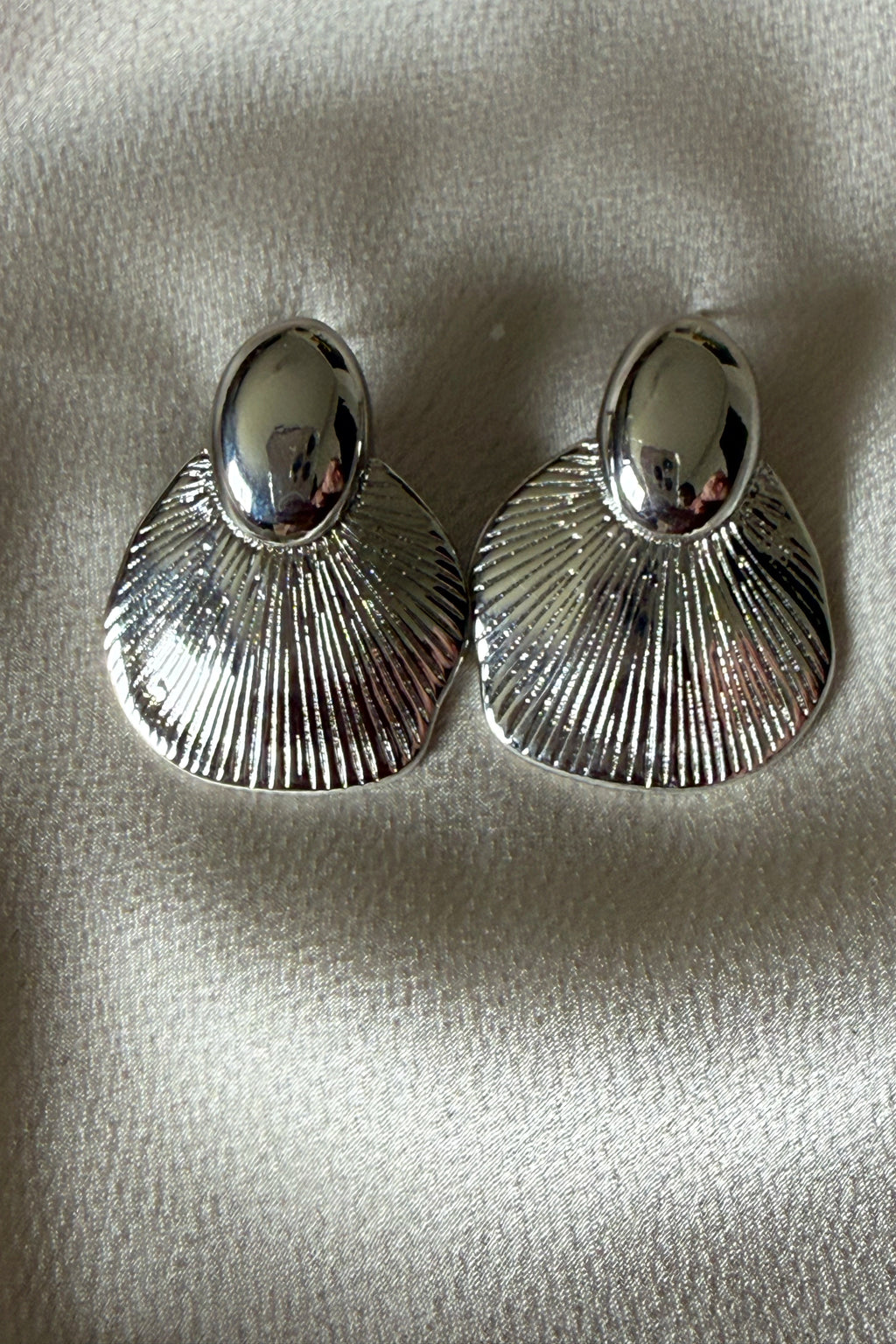 Silver Shell Fan Studs