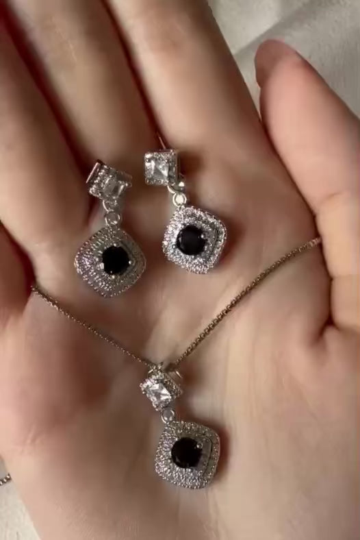 Noir Halo Pendant Set