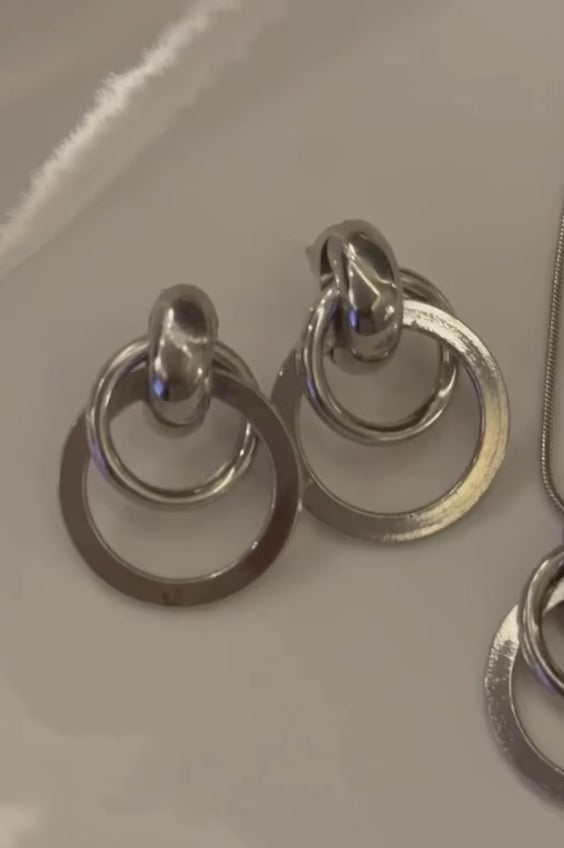Silver Orbit Pendant Set