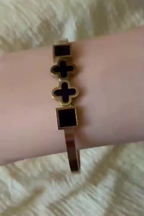 Clover Motif Bangle